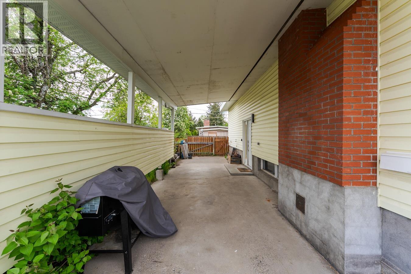 207 N OGILVIE STREET - 27