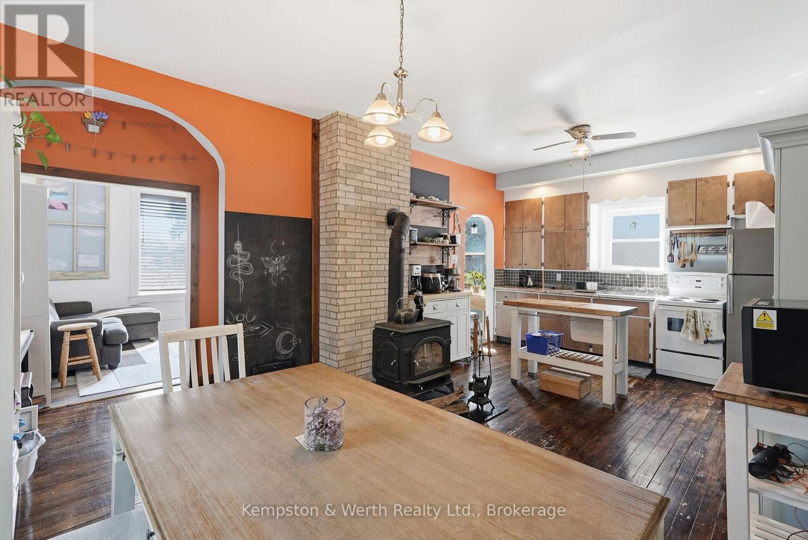 545 MAIN STREET E - 13