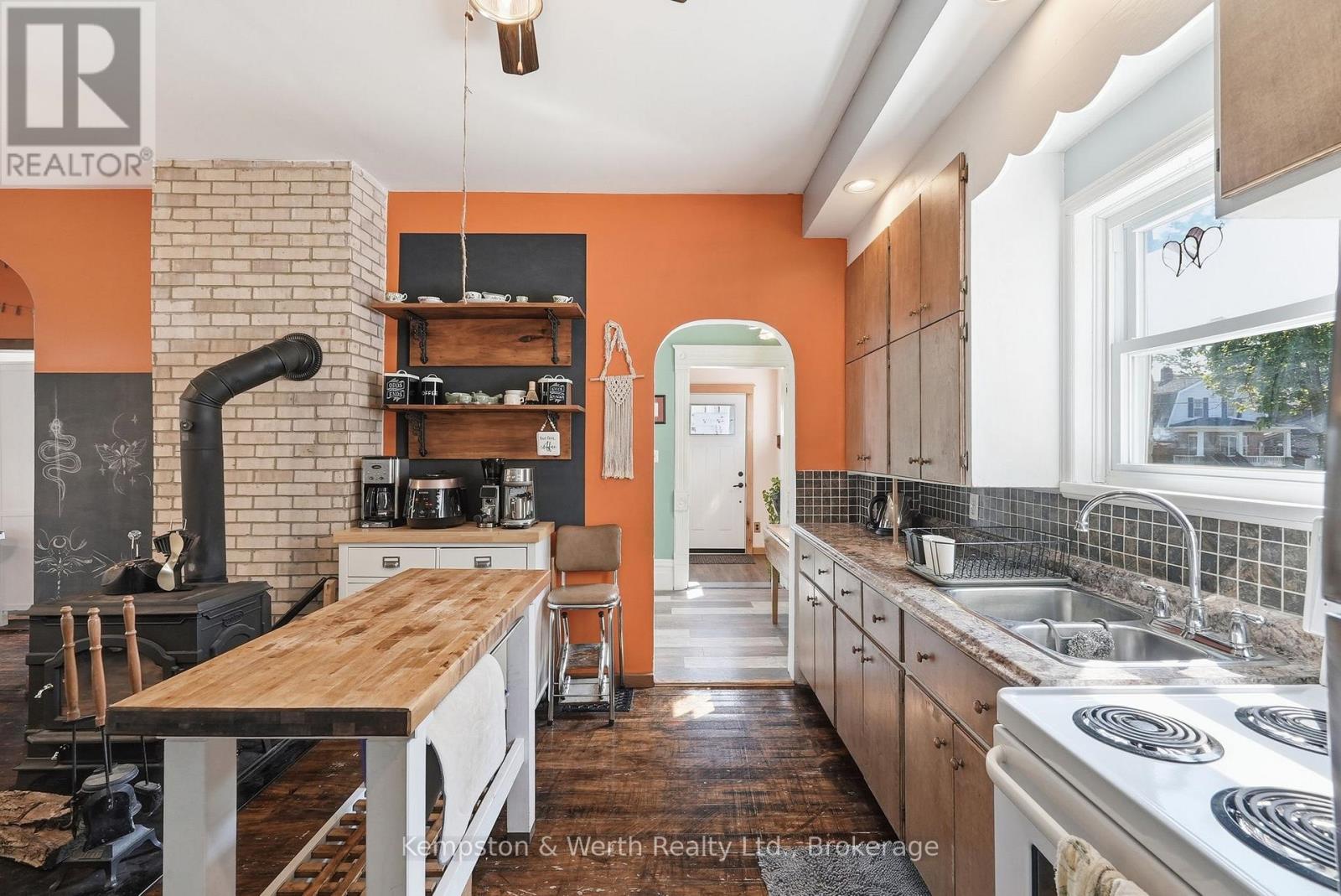 545 MAIN STREET E - 17