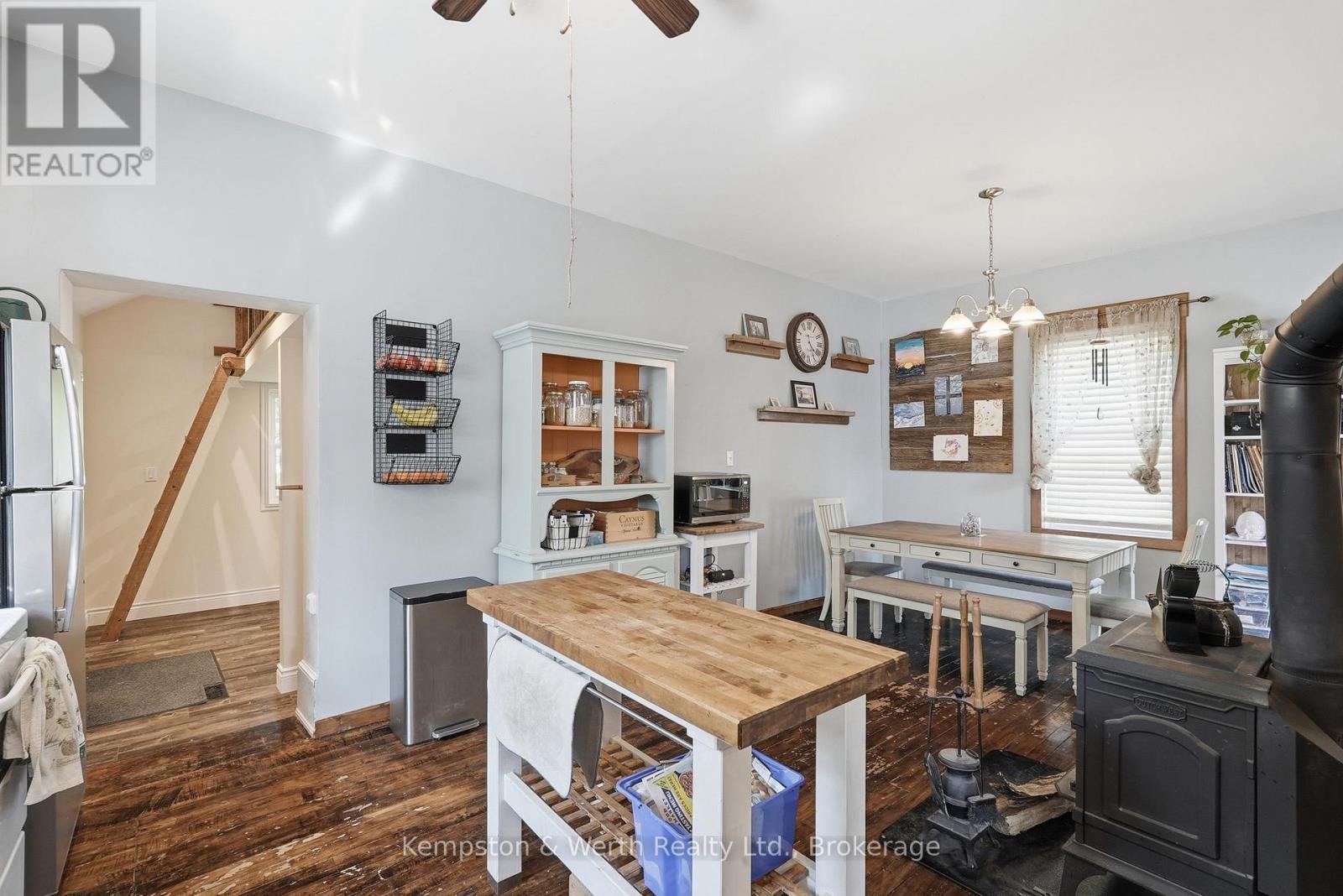545 MAIN STREET E - 19