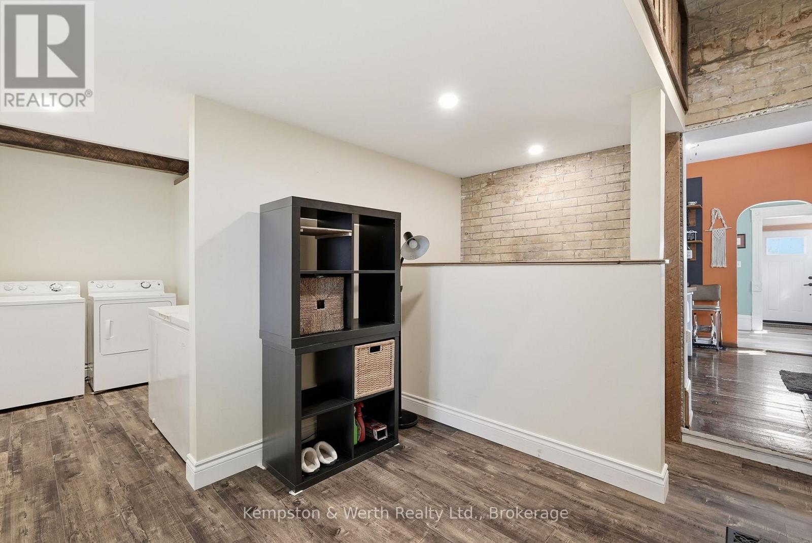 545 MAIN STREET E - 20