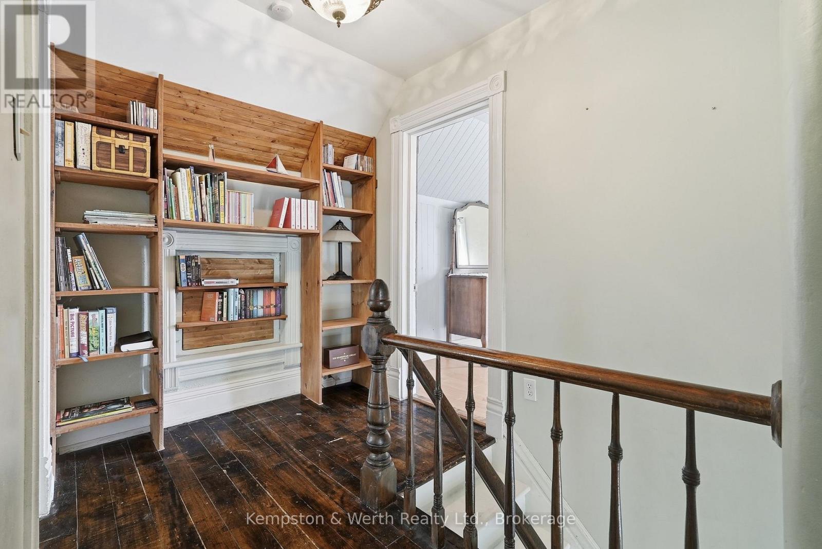 545 MAIN STREET E - 26