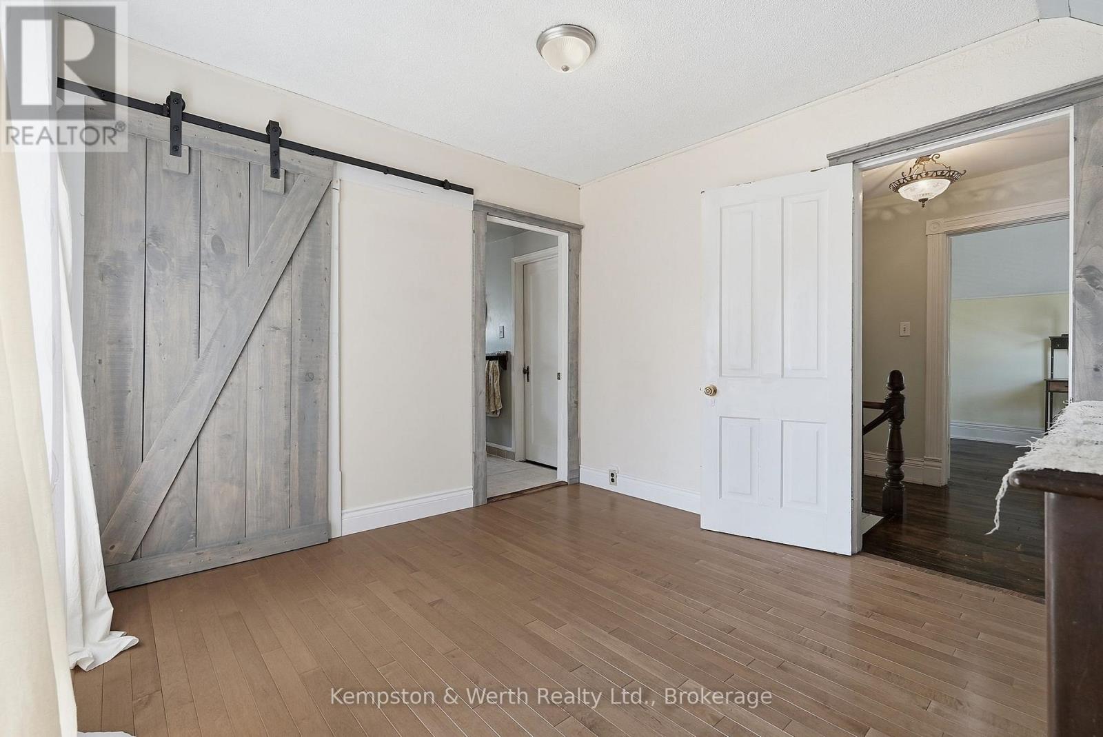 545 MAIN STREET E - 29