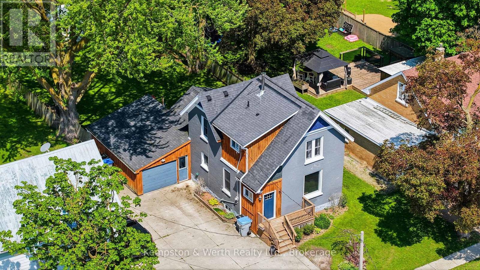 545 MAIN STREET E - 40