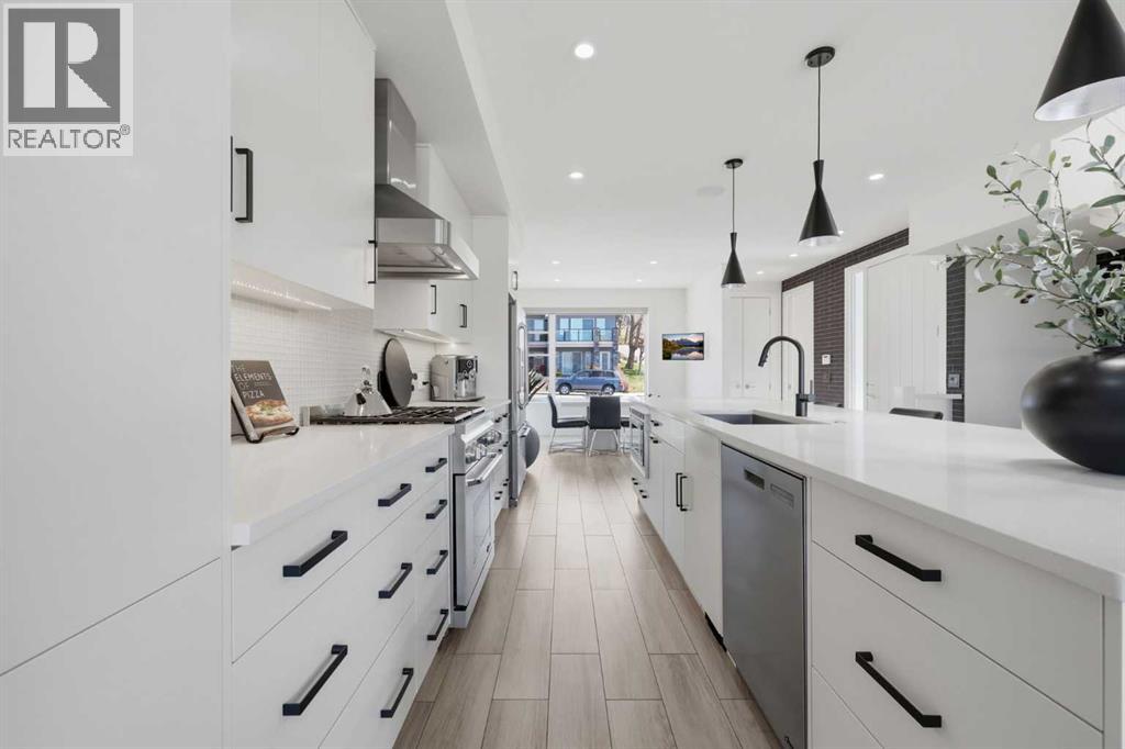 2227 47 Street NW - 17
