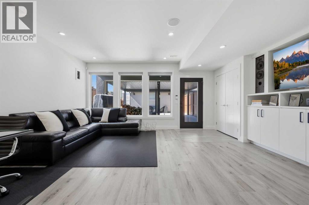 2227 47 Street NW - 36