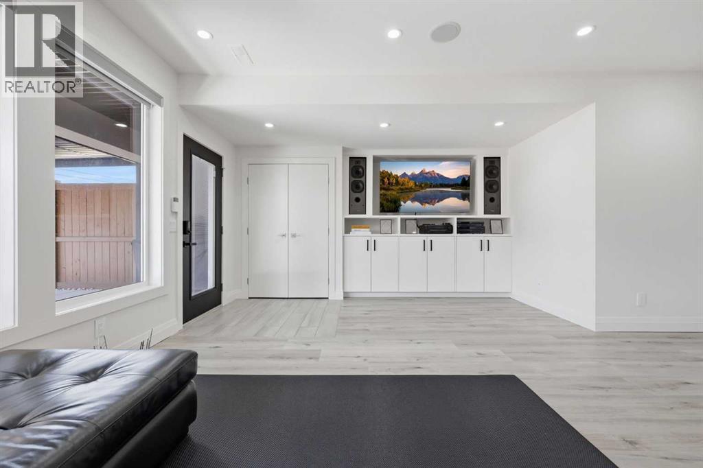 2227 47 Street NW - 37