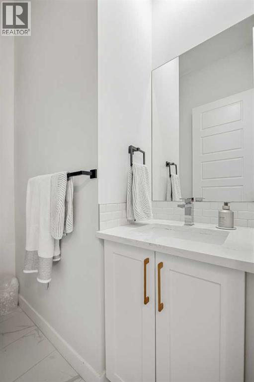 1303 18 Avenue NW - 16