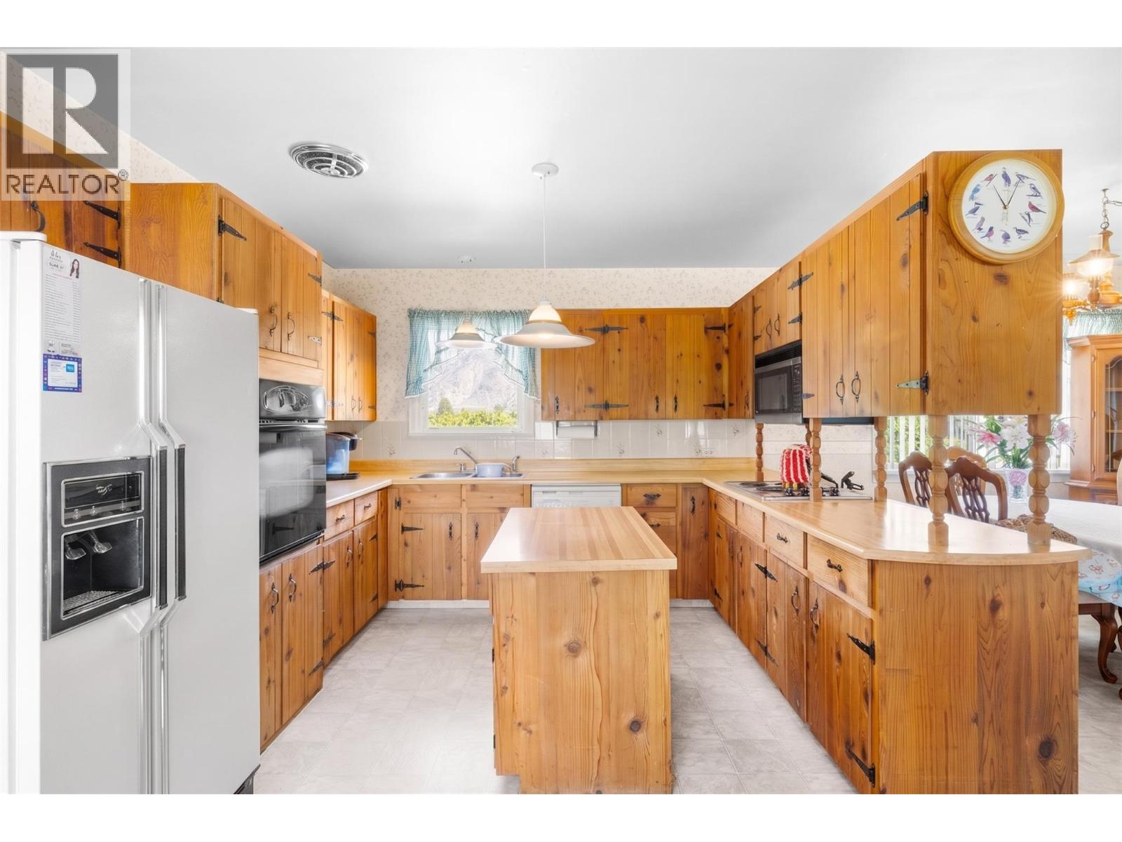 5231 Lakeshore Drive, Osoyoos