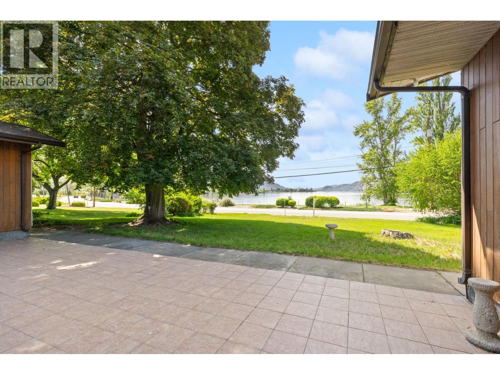 5231 Lakeshore Drive, Osoyoos