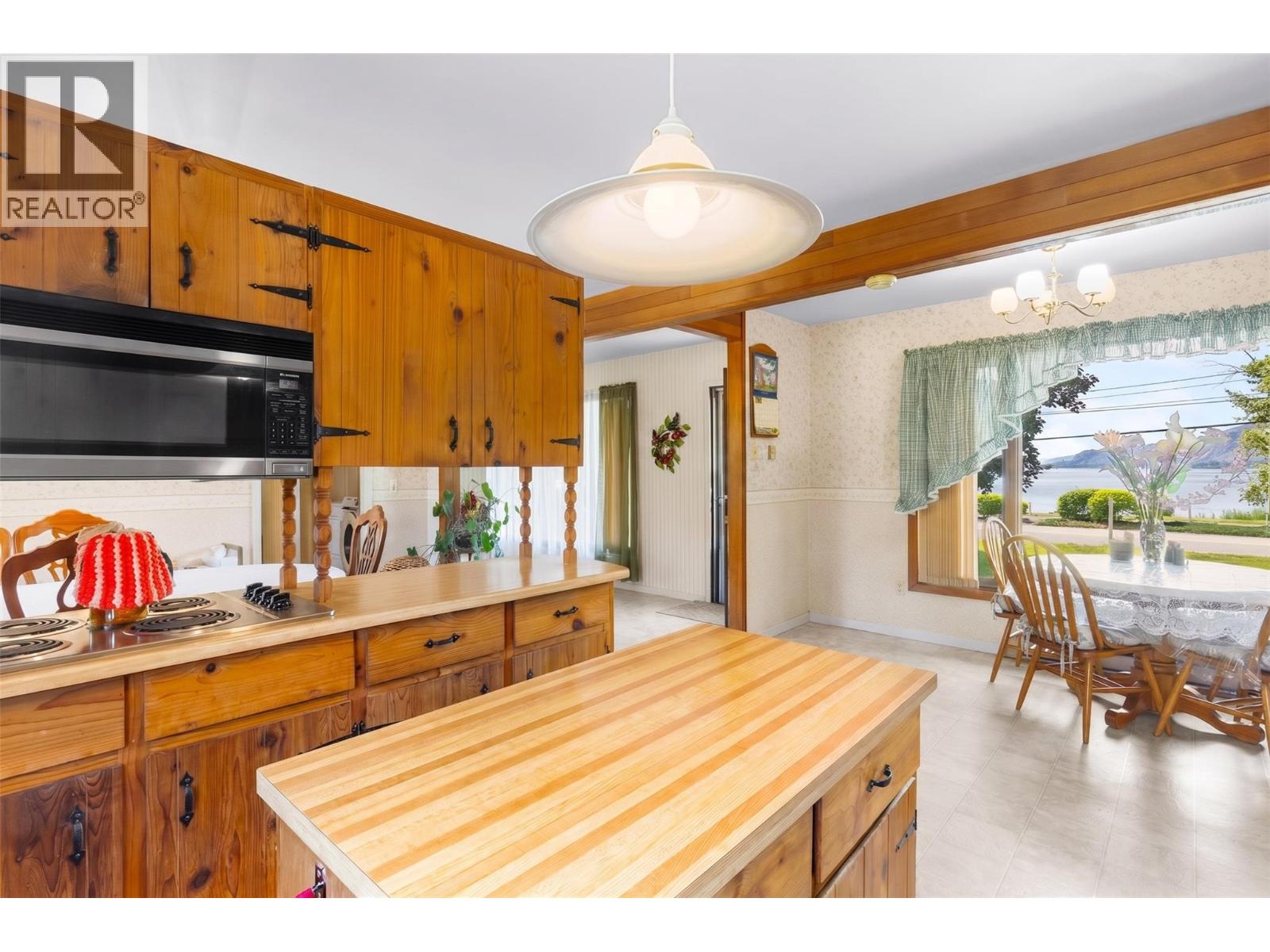 5231 Lakeshore Drive, Osoyoos