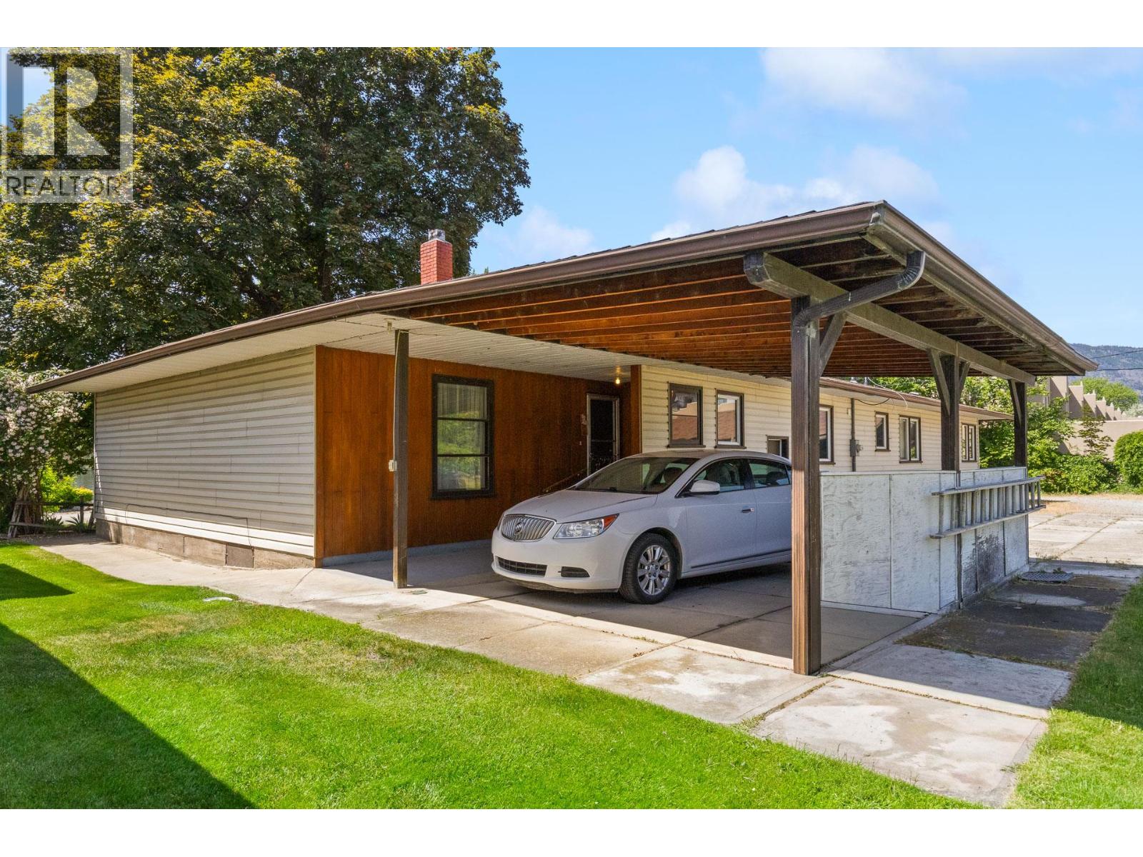 5231 Lakeshore Drive, Osoyoos