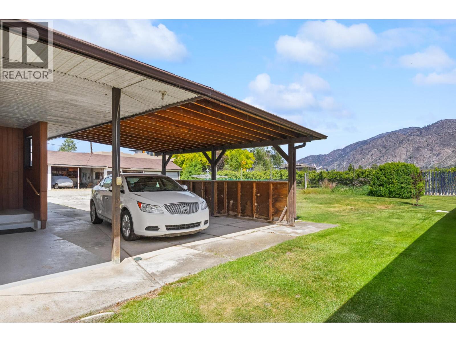 5231 Lakeshore Drive, Osoyoos