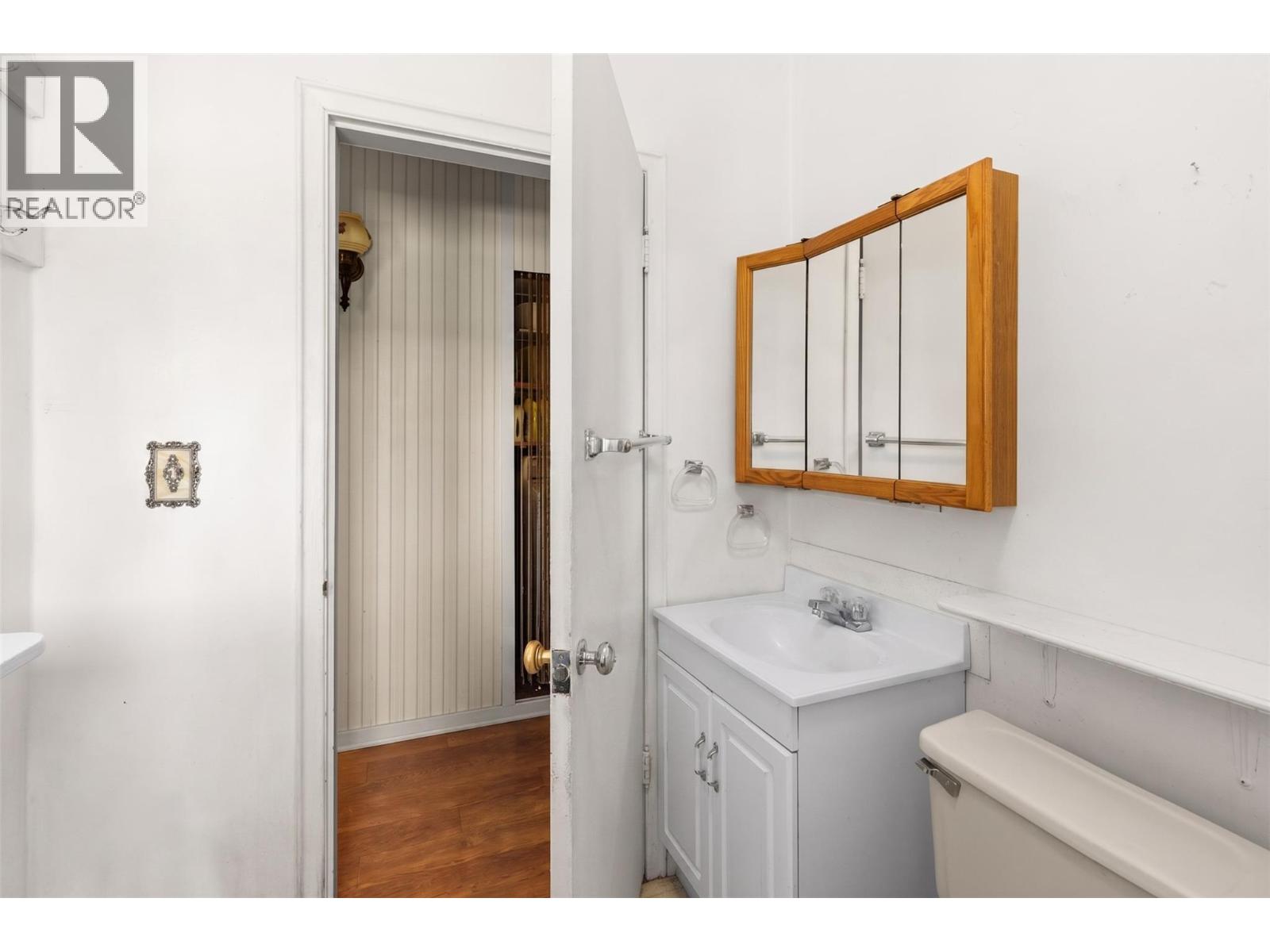 5231 Lakeshore Drive, Osoyoos