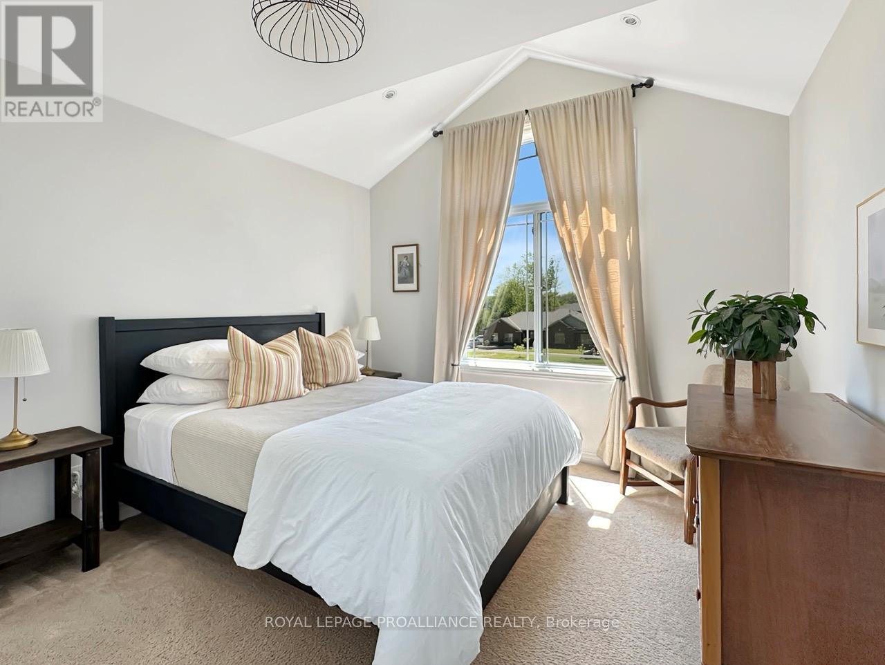 42 WINDWHISPER DRIVE - 26