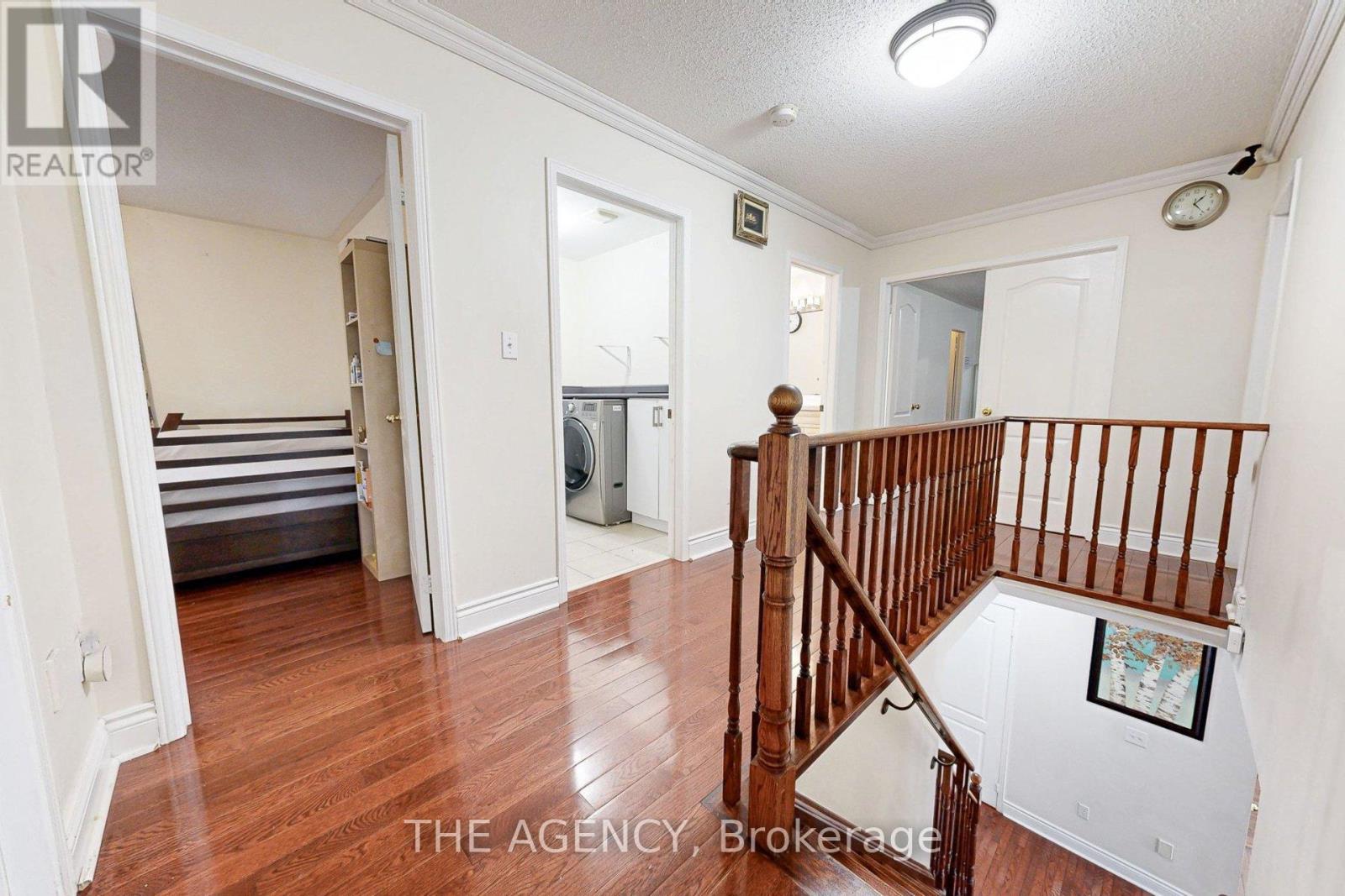31 SEWARD CRESCENT - 21