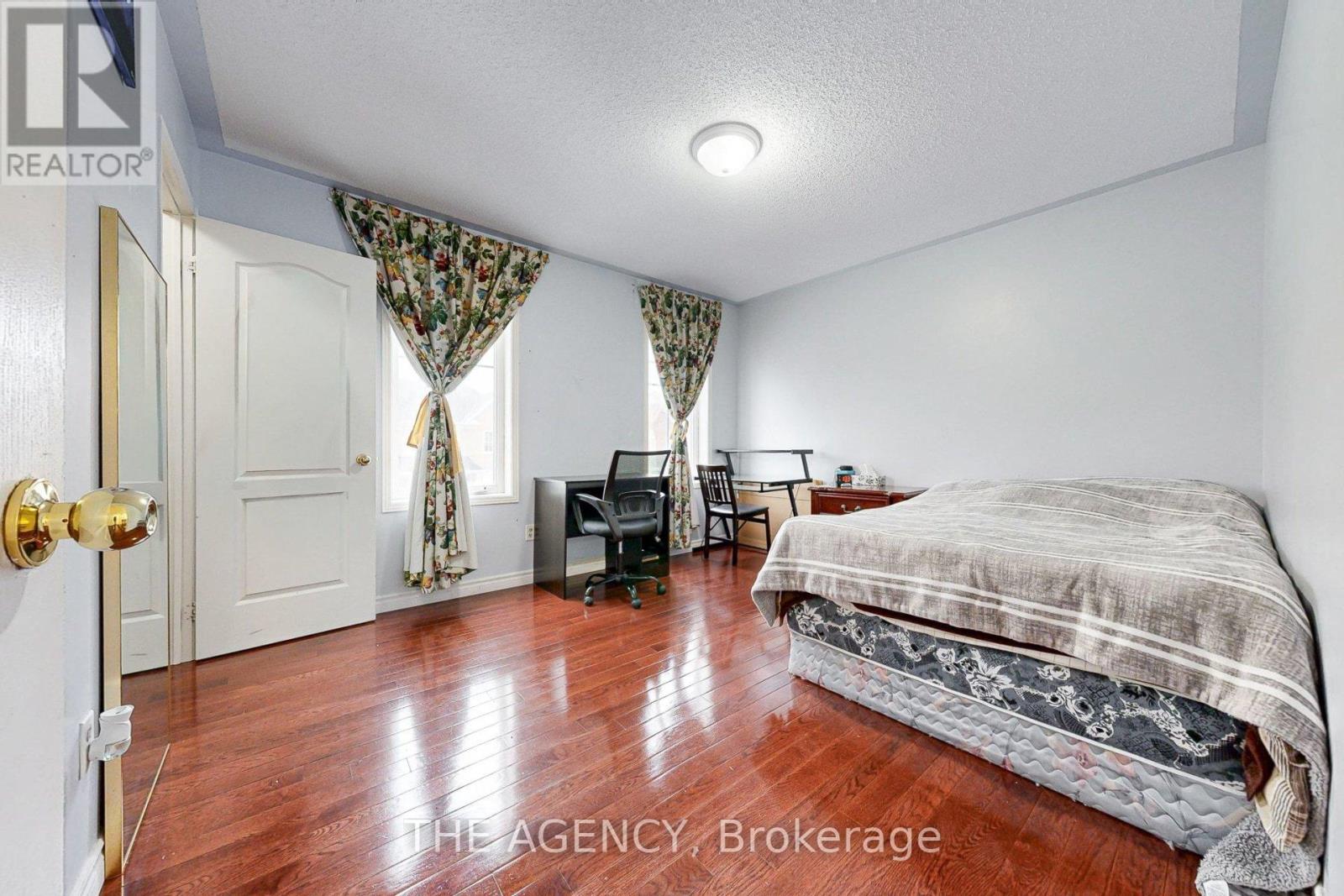 31 SEWARD CRESCENT - 29
