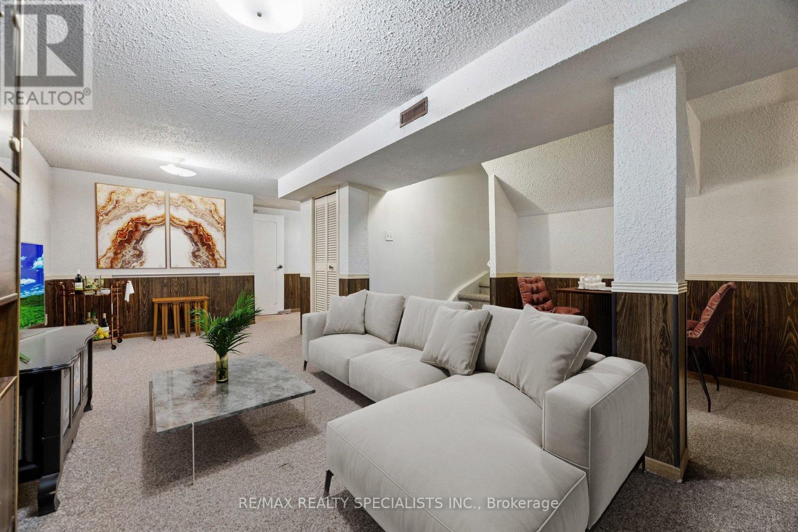 #72 580 EYER DRIVE - 29