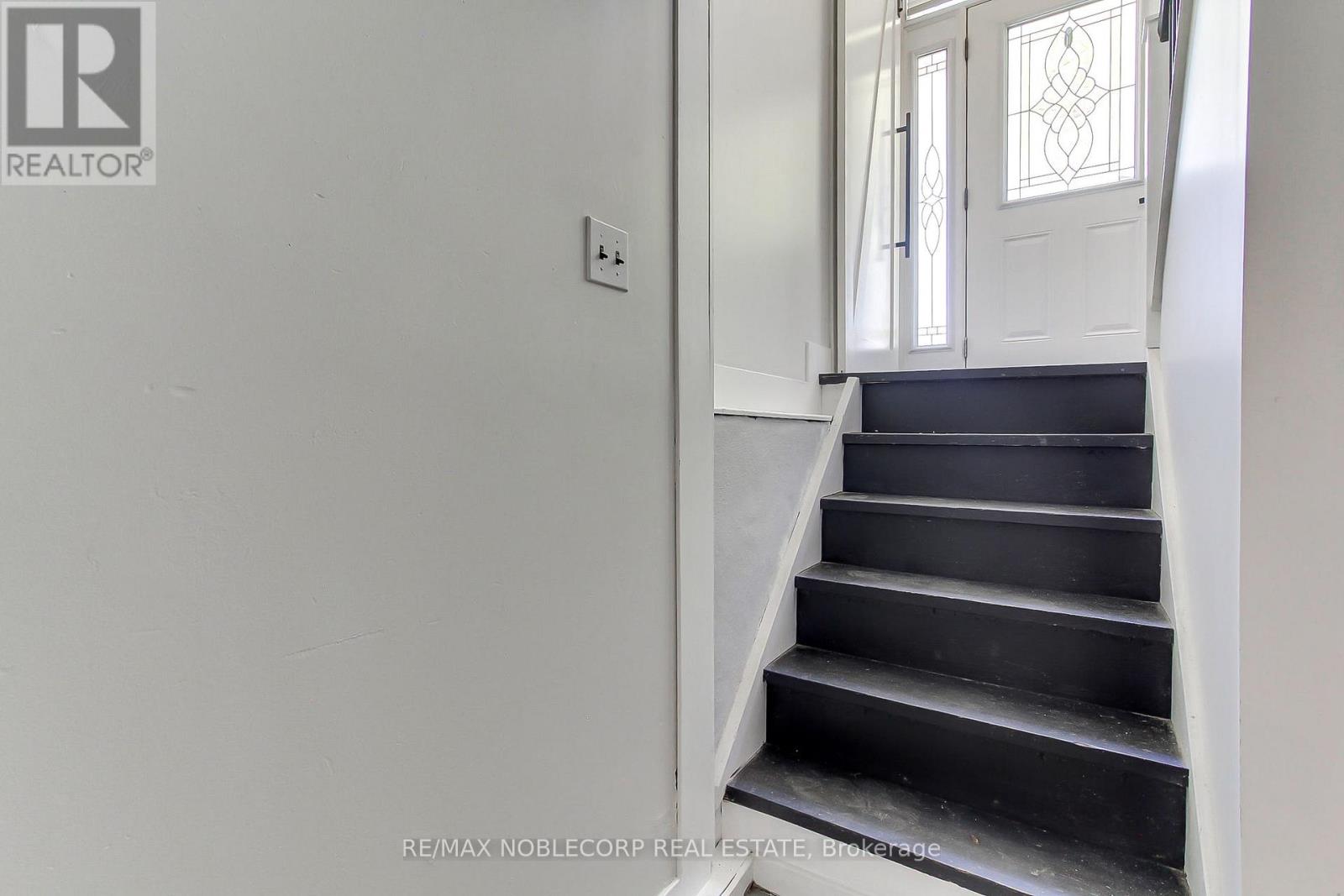 17 LARKDALE CRESCENT - 32
