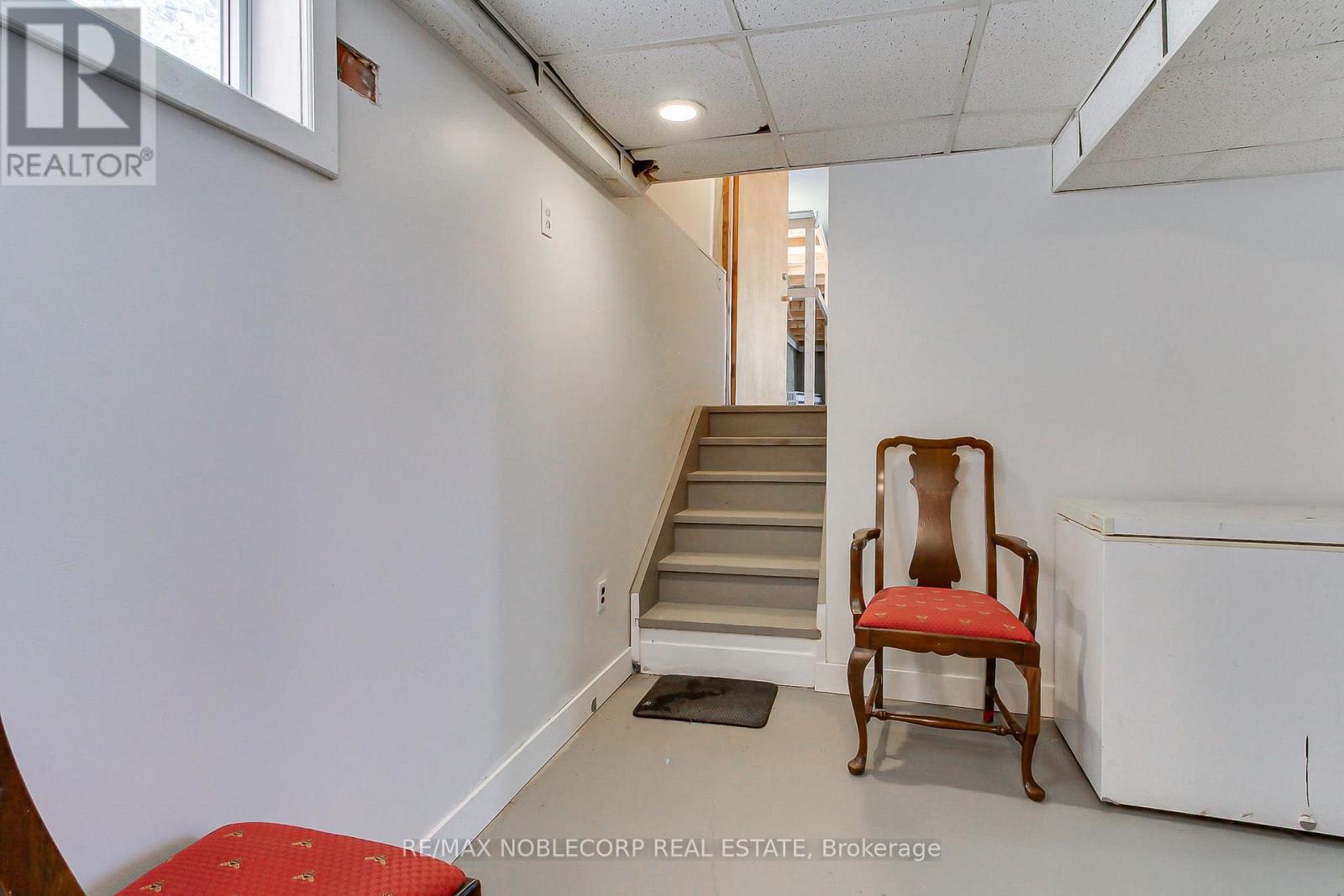 17 LARKDALE CRESCENT - 35