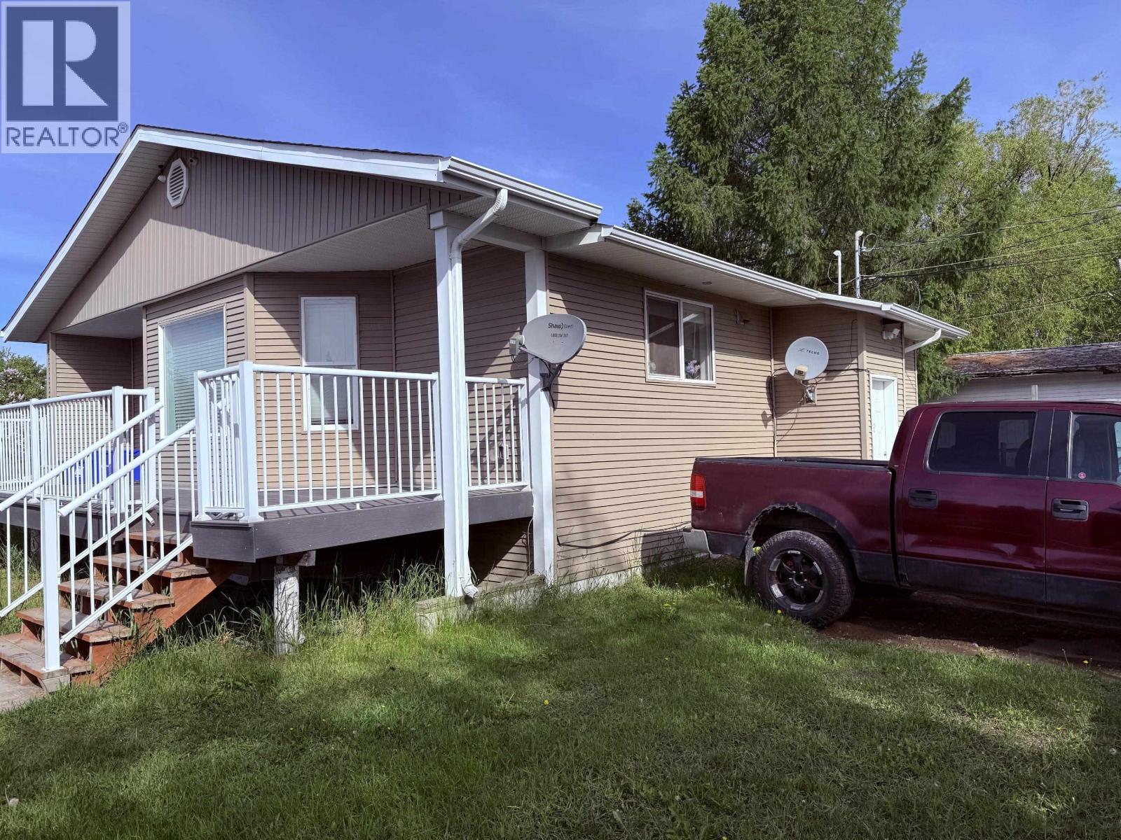 Living room of 450 TOFIELD STREET · Prince George, BC