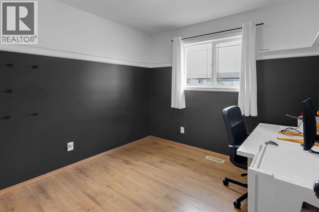 1918 Strathcona Terrace - 14