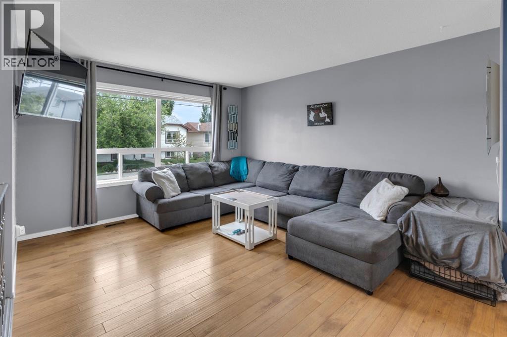 1918 Strathcona Terrace - Image 3