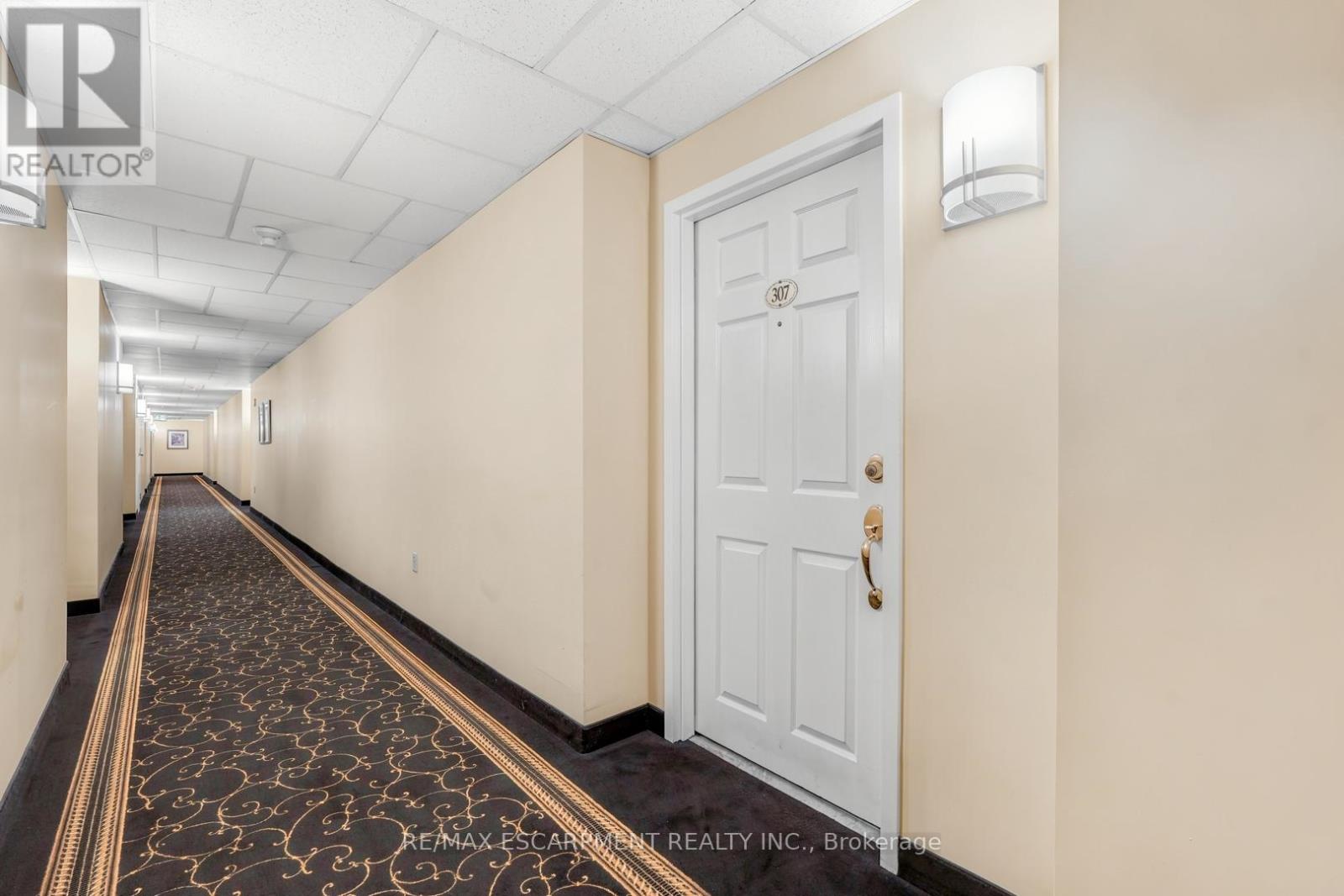 #A307 216 PLAINS ROAD W - 3