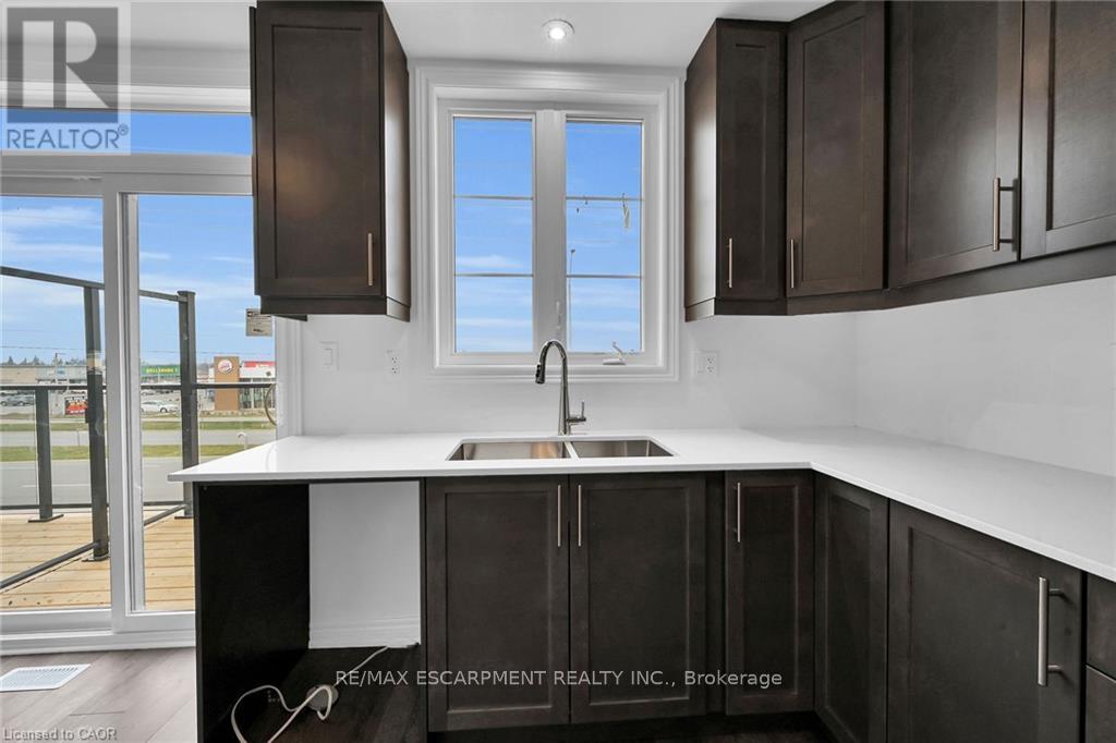 #35 120 COURT DRIVE - 14