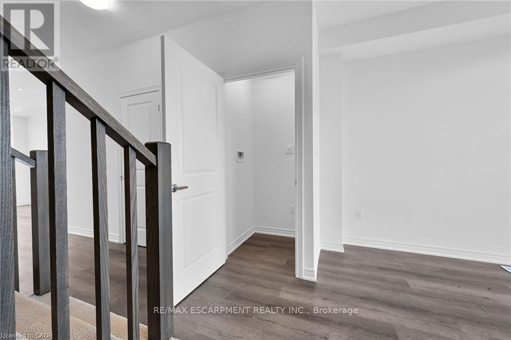 #35 120 COURT DRIVE - 17