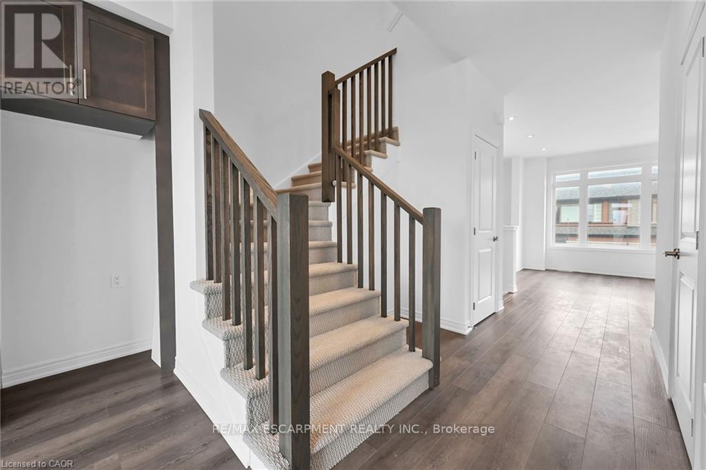#35 120 COURT DRIVE - 18