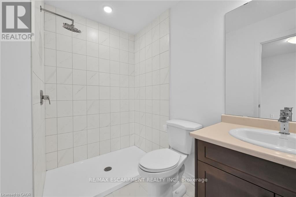 #35 120 COURT DRIVE - 22