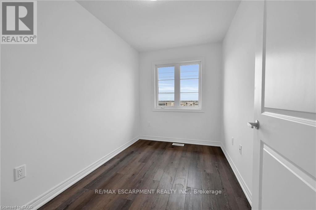 #35 120 COURT DRIVE - 24