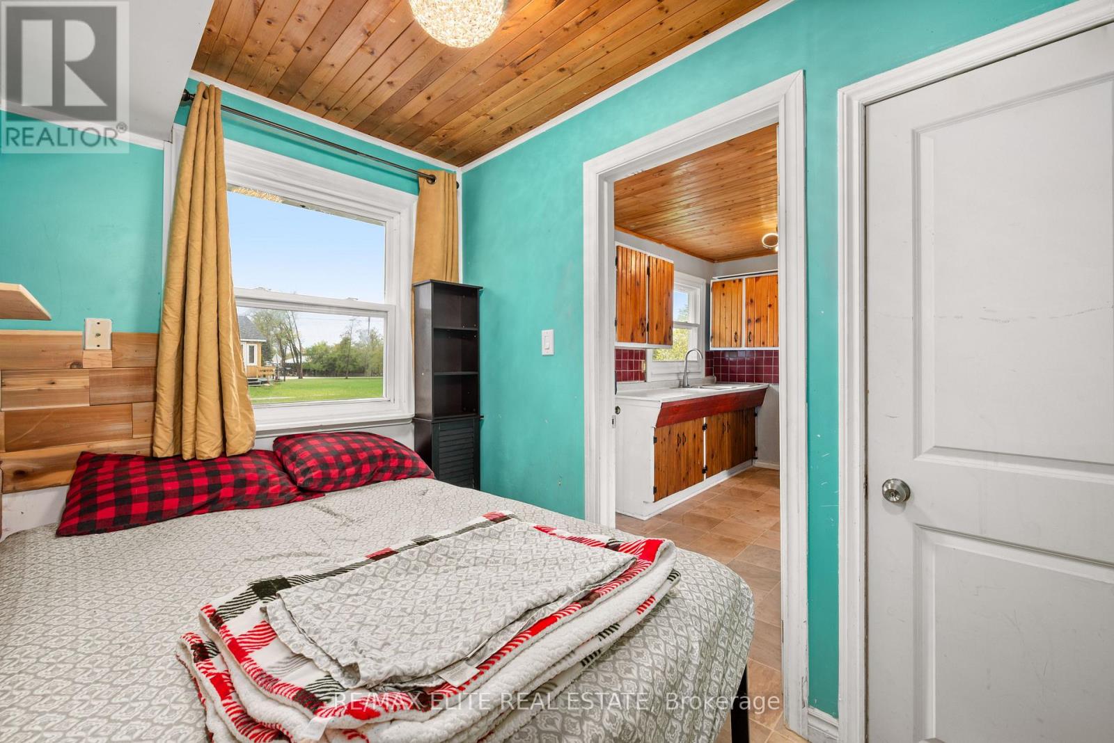 10 ALEXANDER AVENUE - 15