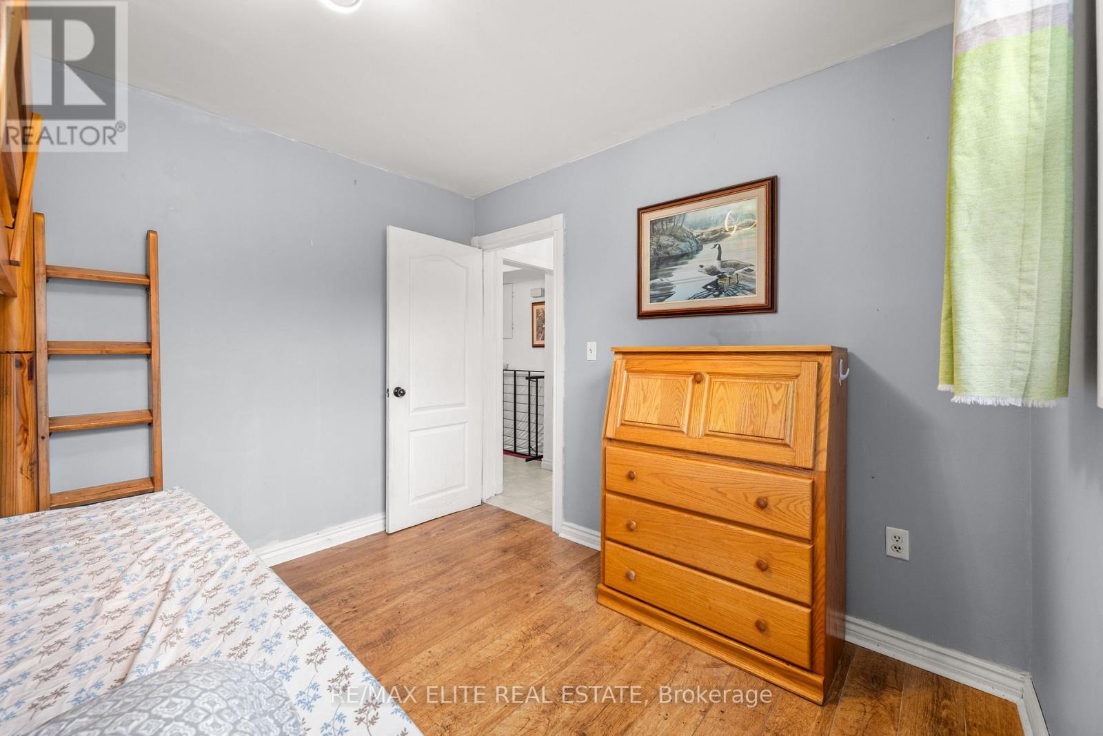 10 ALEXANDER AVENUE - 23