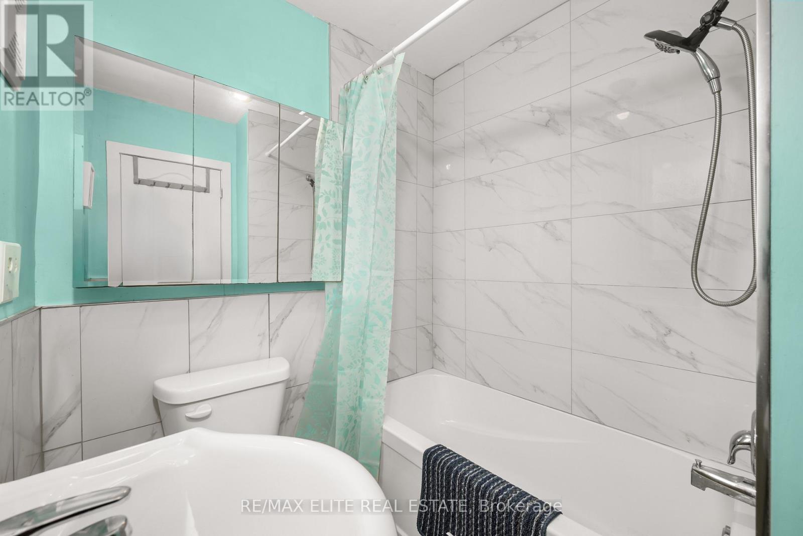 10 ALEXANDER AVENUE - 24