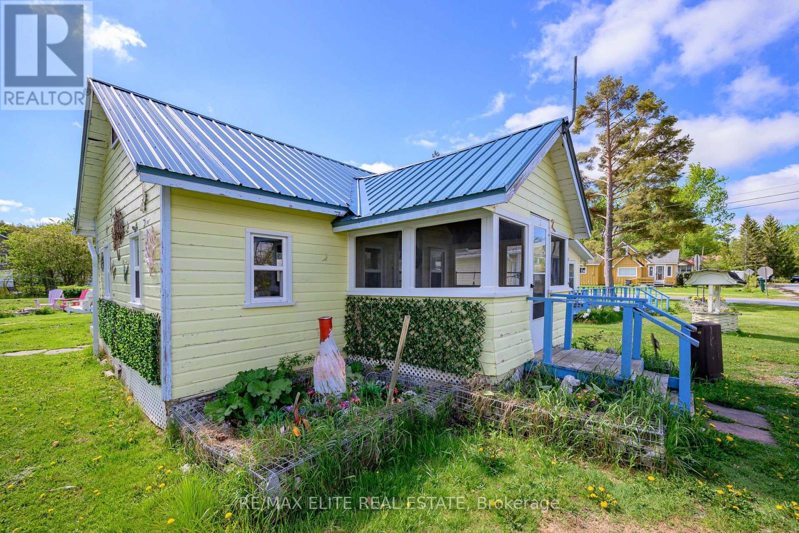 10 ALEXANDER AVENUE - 25