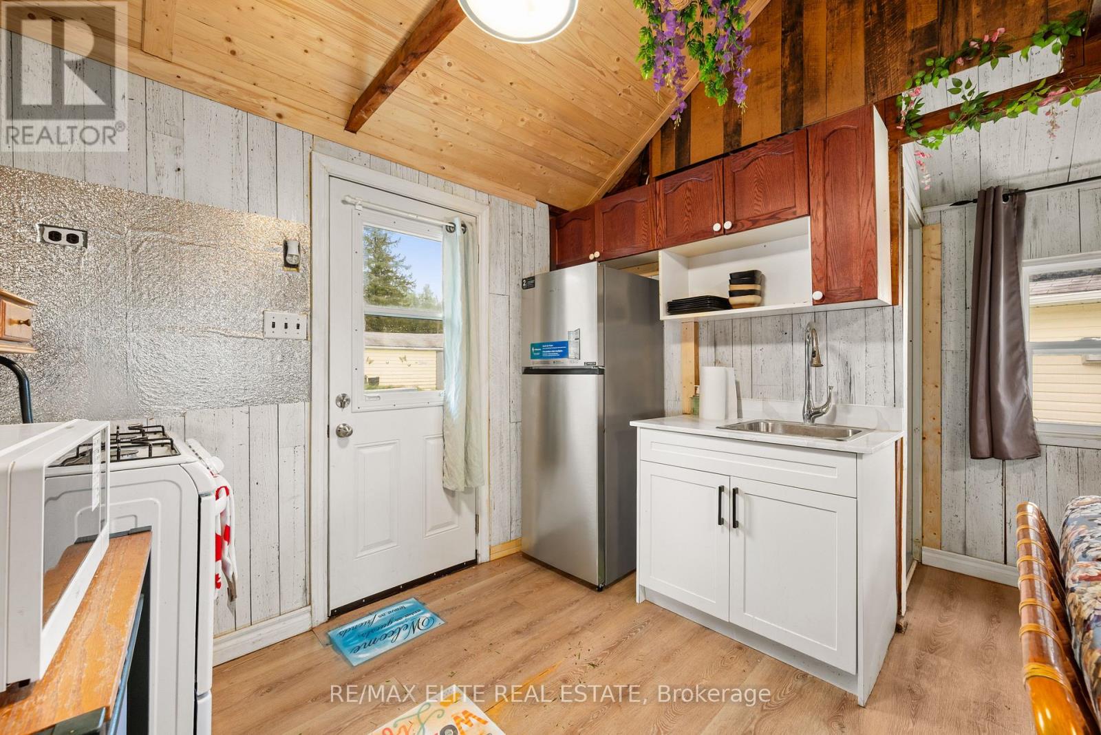 10 ALEXANDER AVENUE - 27