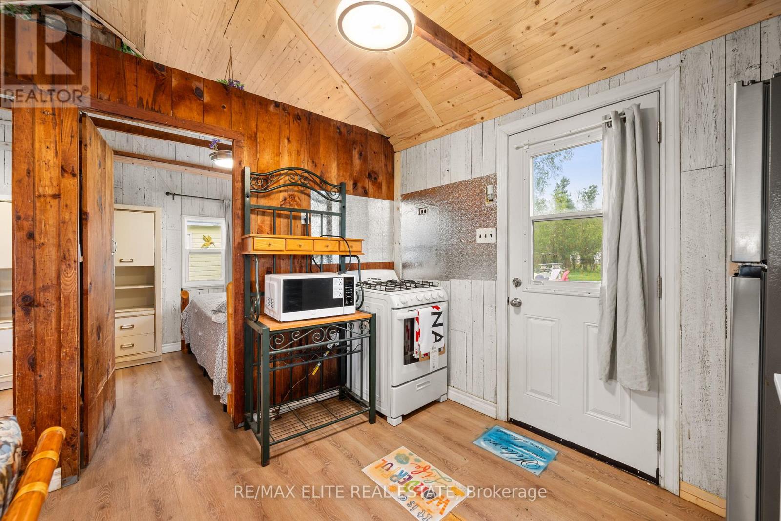 10 ALEXANDER AVENUE - 28