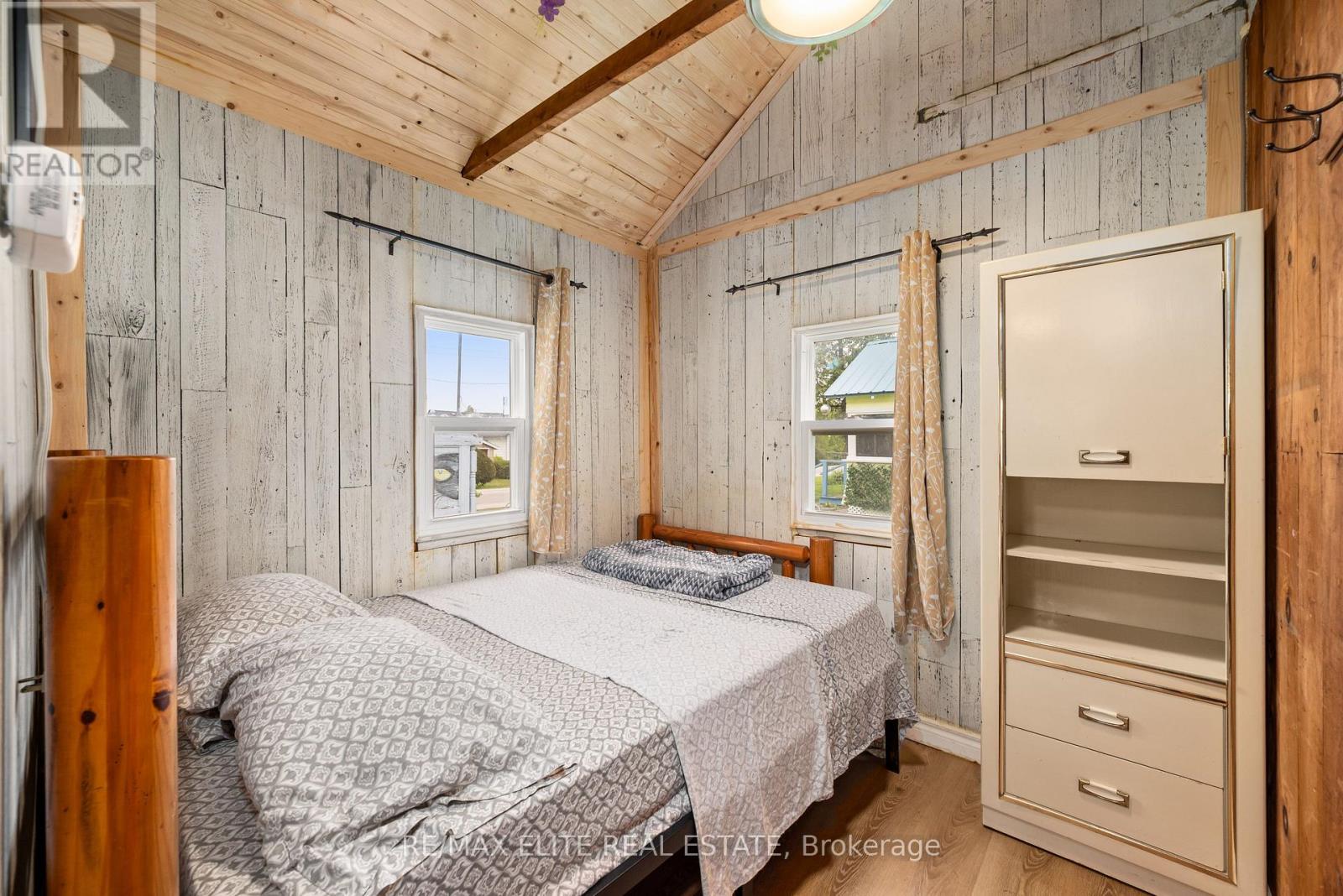 10 ALEXANDER AVENUE - 31
