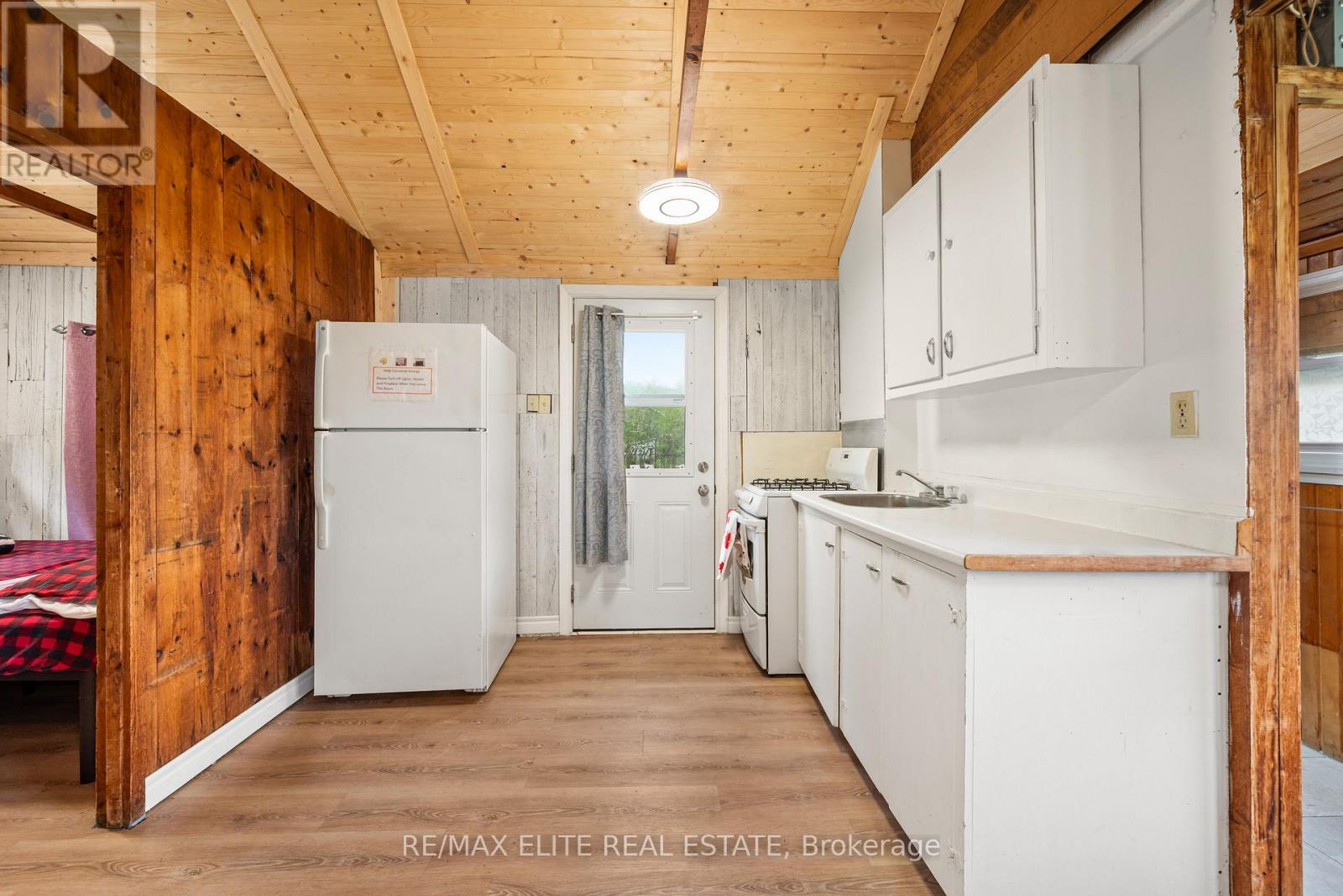 10 ALEXANDER AVENUE - 36