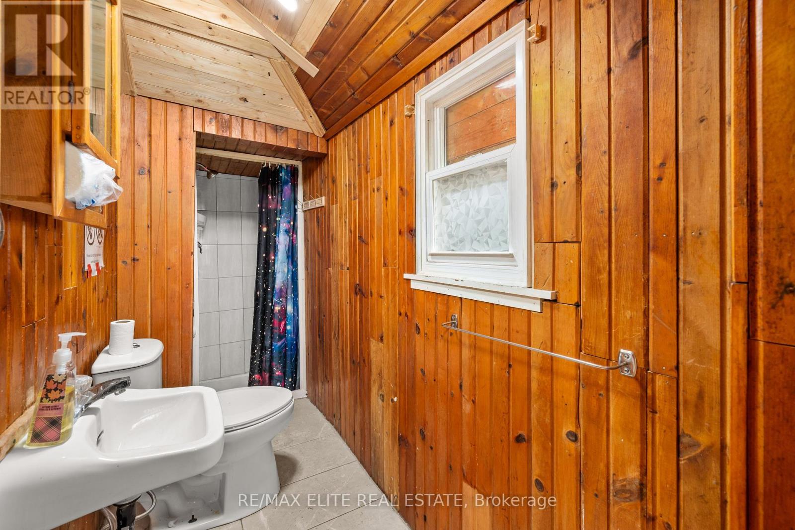 10 ALEXANDER AVENUE - 40