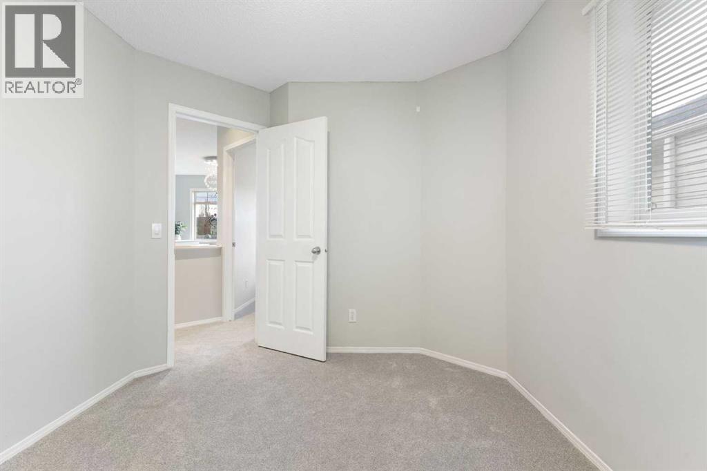 164 Royal Oak Heights NW - 30