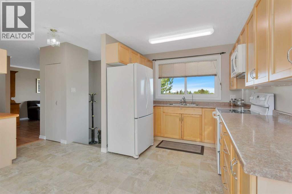 5435 54 Street — photo 8