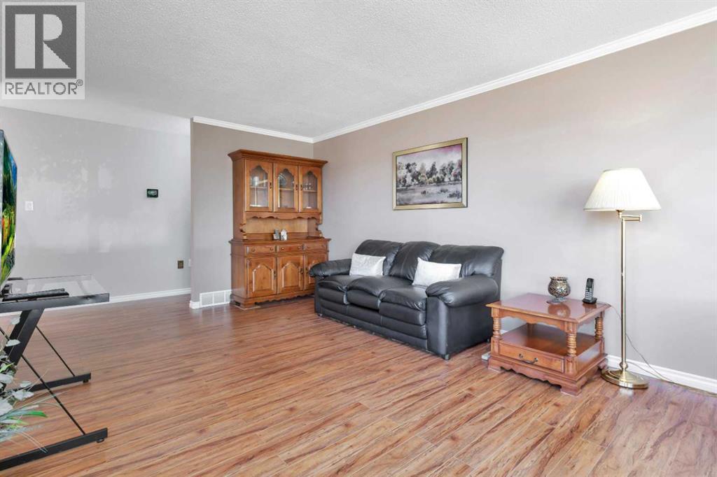 5435 54 Street — photo 17