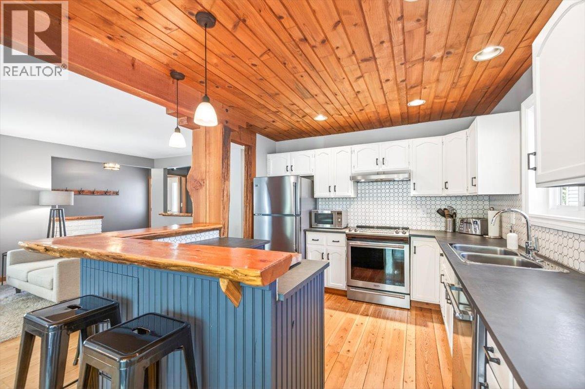 8 Mt Proctor Avenue - 34