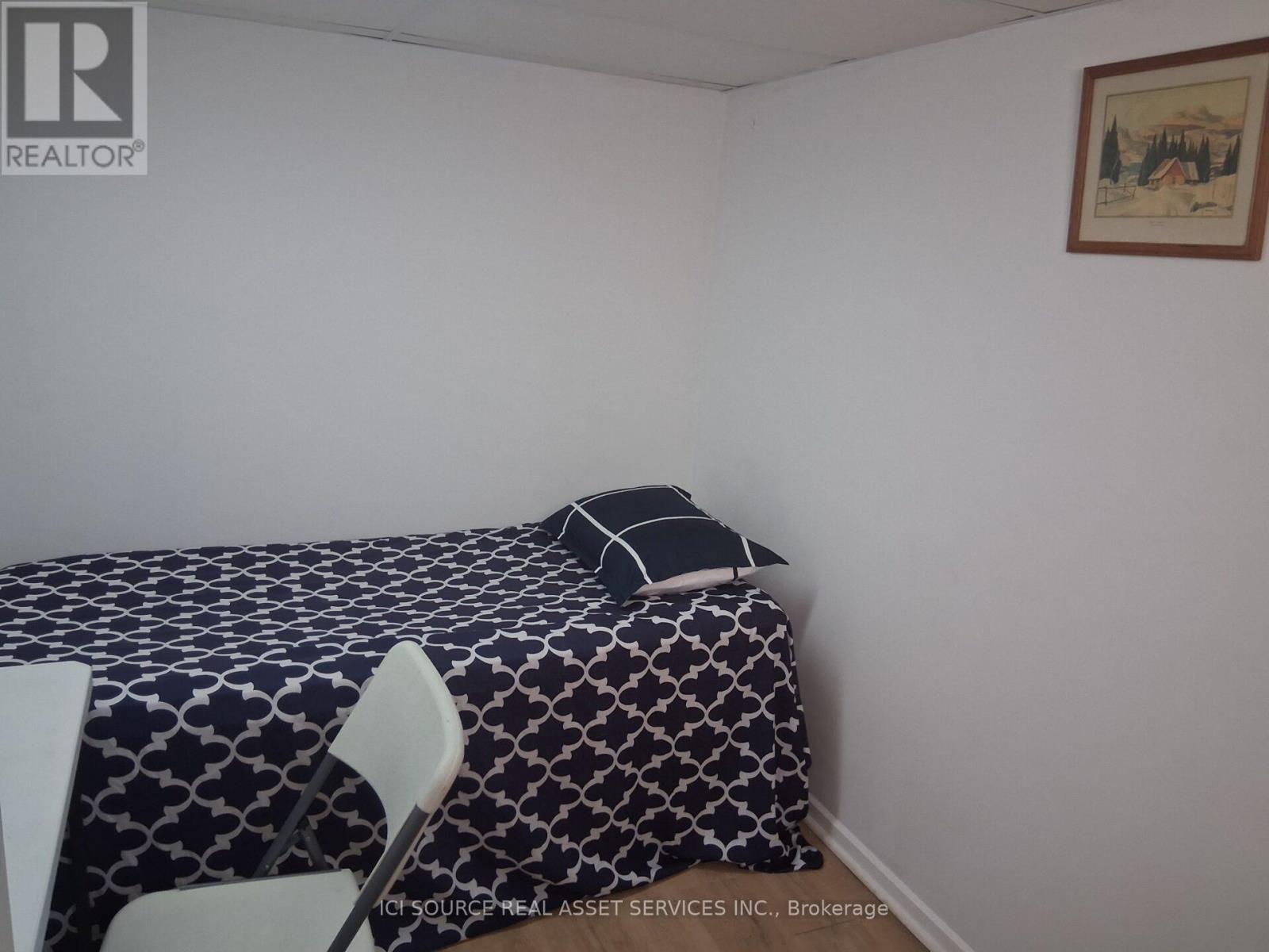 11 ELLINGTON DRIVE - 16