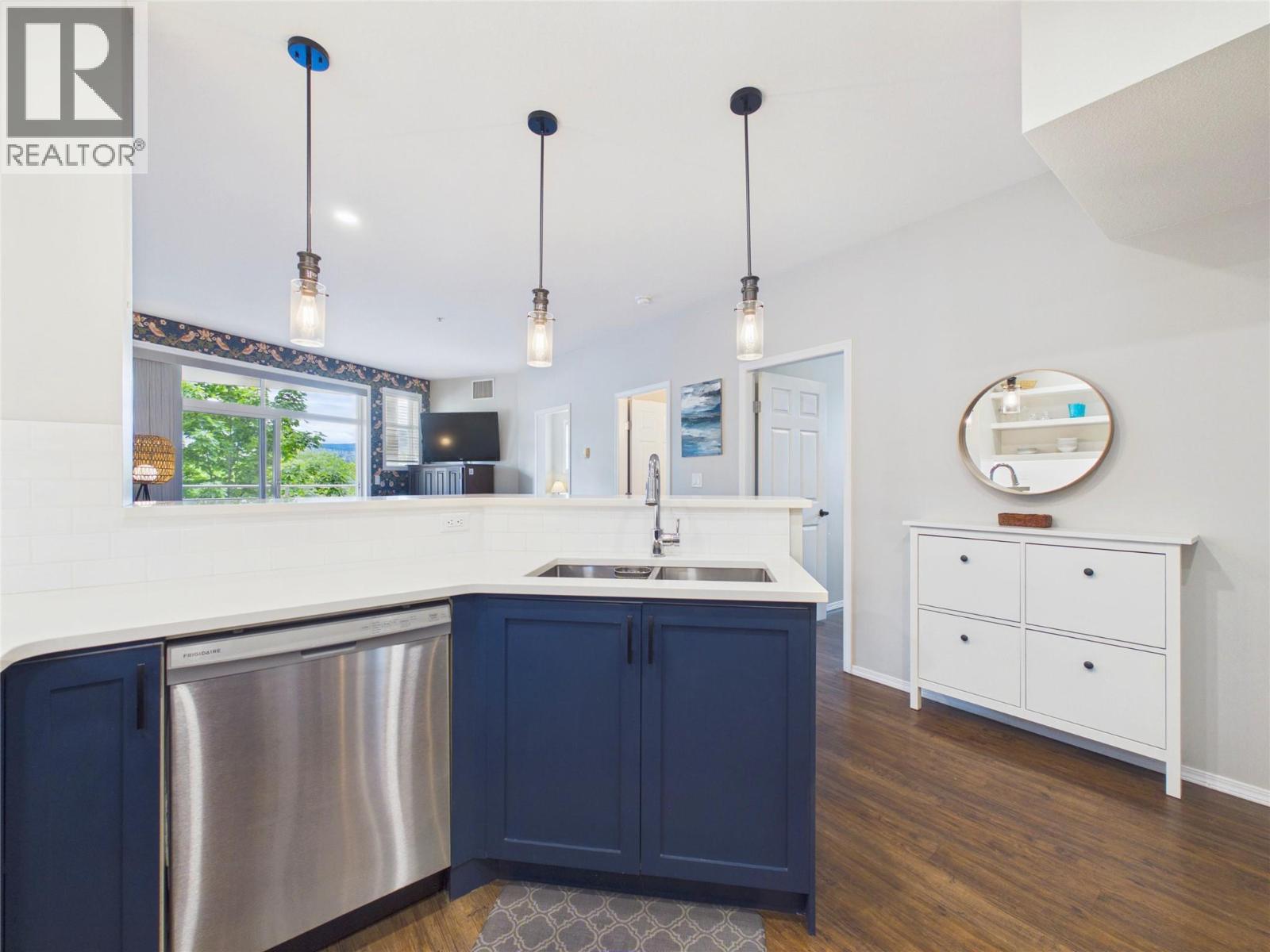 302 1088 Sunset Drive, Kelowna