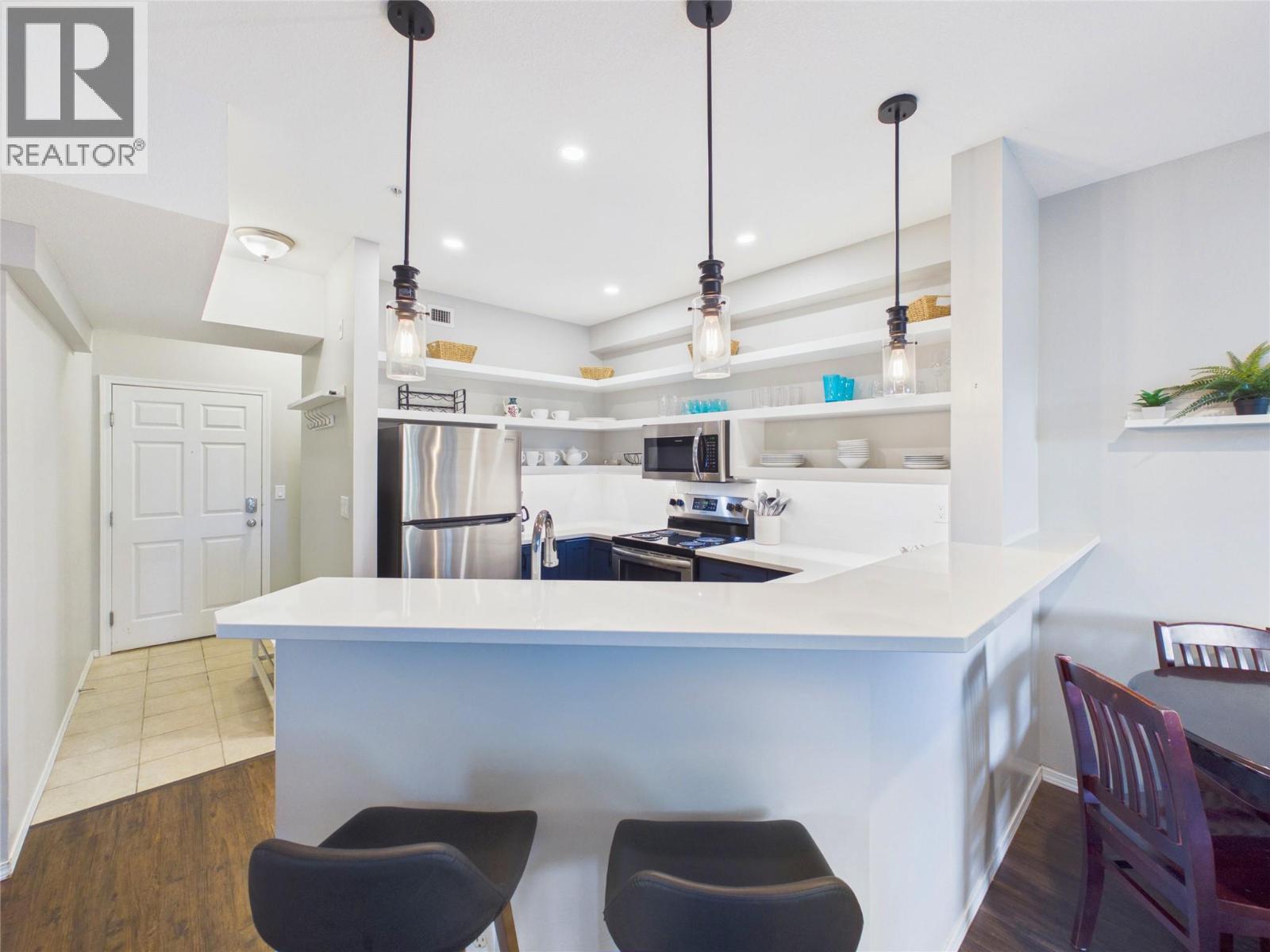 302 1088 Sunset Drive, Kelowna