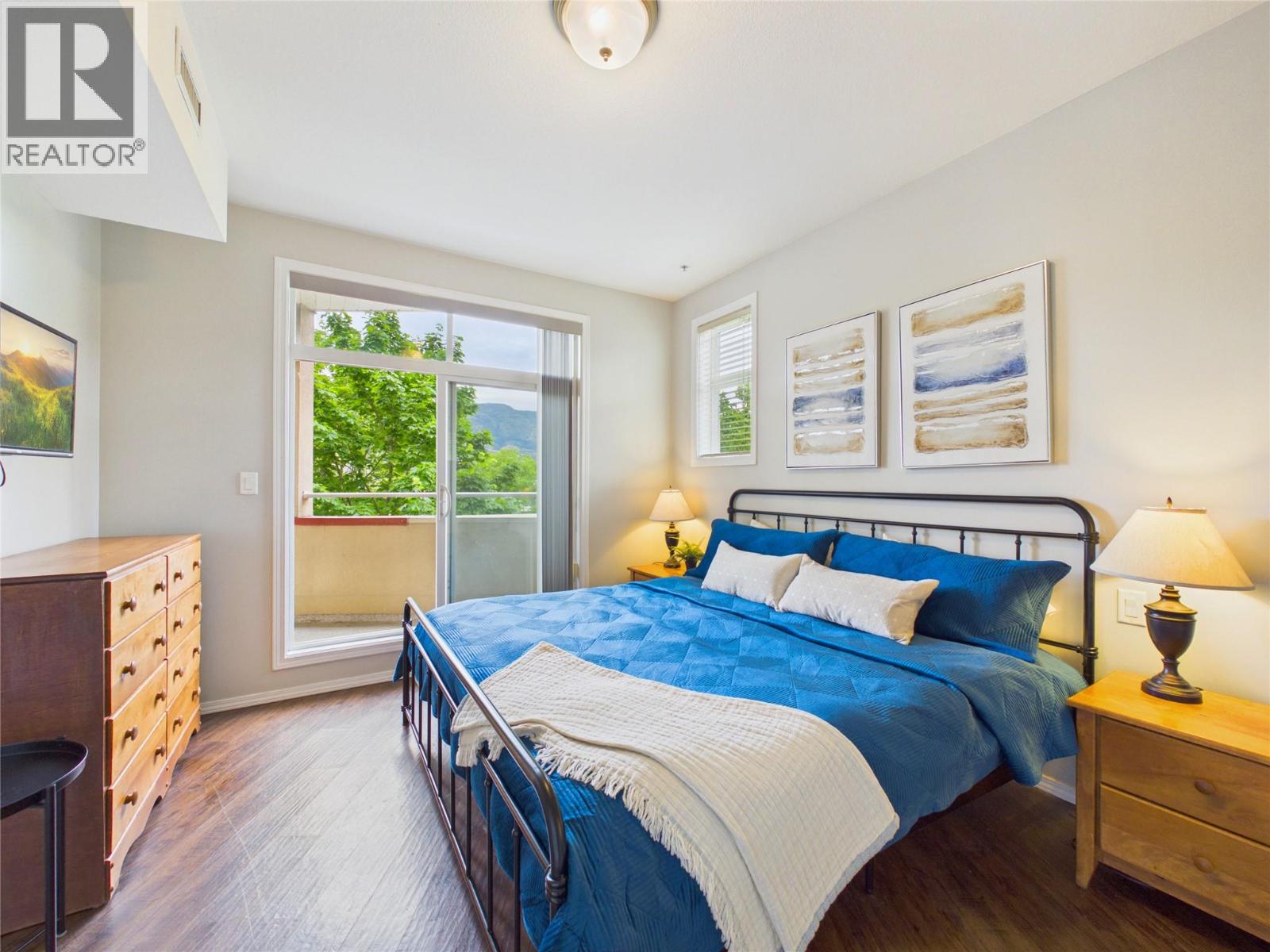 302 1088 Sunset Drive, Kelowna